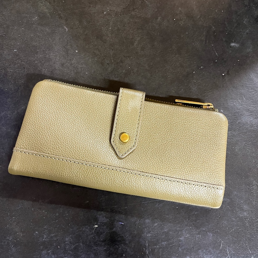 Fossil Wallet, Olive Green, gently used